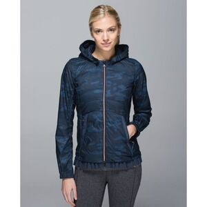 Lululemon Spring Fling Puffy Windbreaker Heathered Lotus Camo Oil Slick Blue